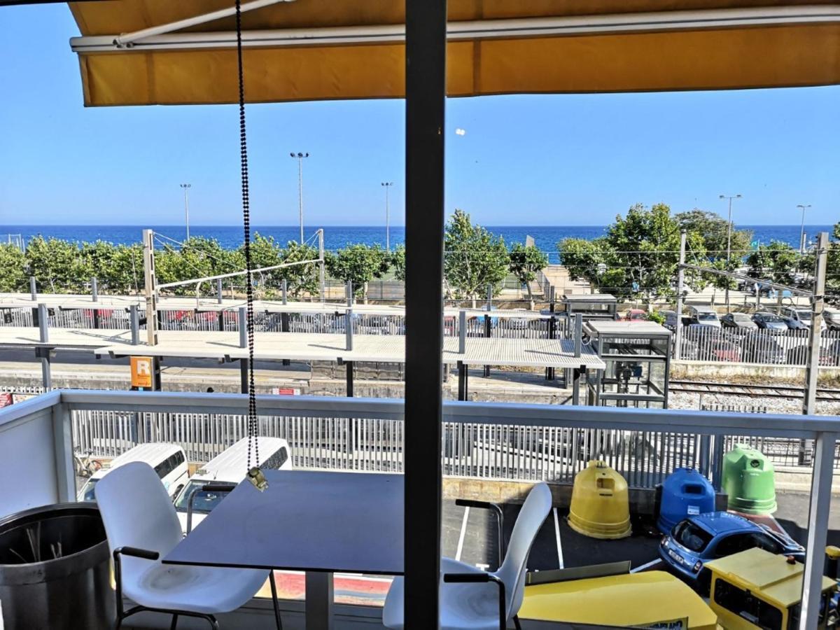 Апартаменты Luxury Accommodation, Next To & Train Station